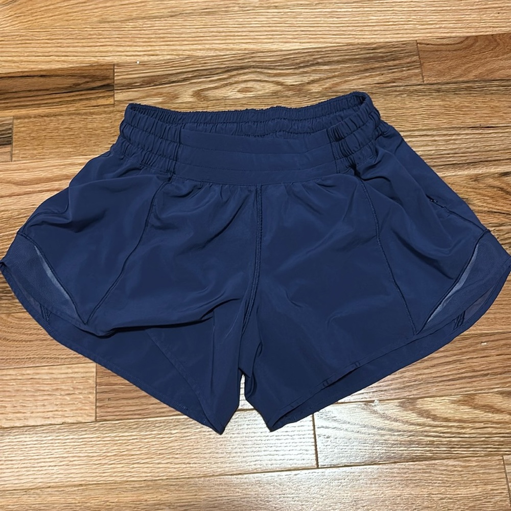 Lululemon Hotty Hot Shorts Size 6 Tall